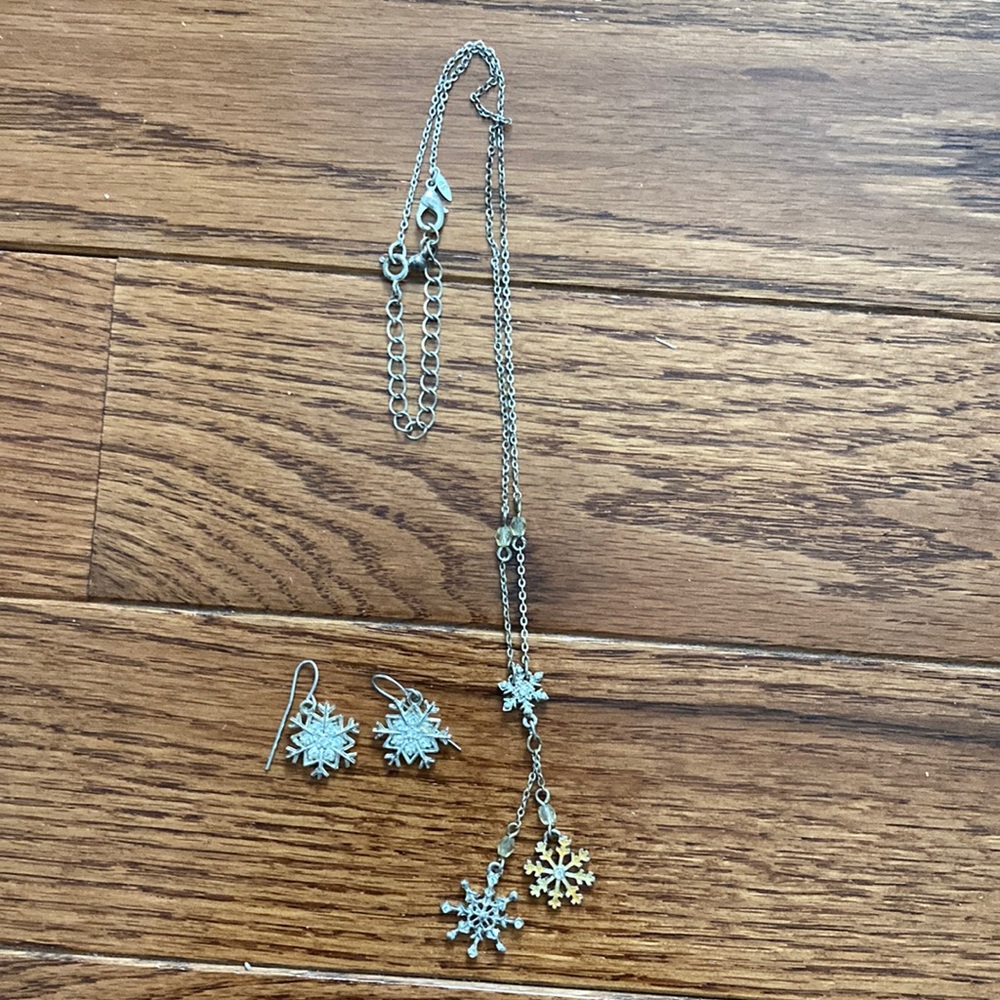 Snowflake Necklace & Earrings Set